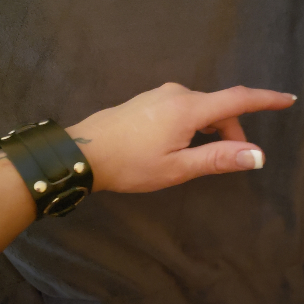 Cuff - Picture 2 of 4